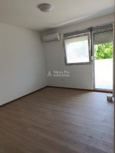 Borča, JNA – 2,5s stan 49m² + dvorište 30m², prizemlje, novogradnja